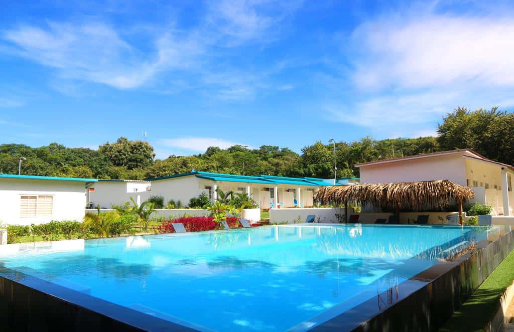 tipi hostel pool