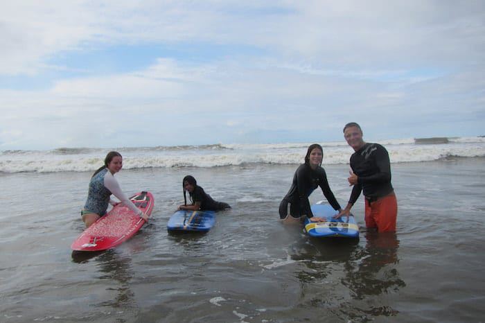 hostel guanico Panama surf lesson